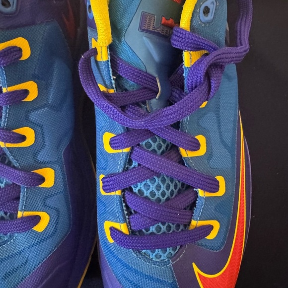 Nike Air Max XI Low GS Superman Blue, Red, Yellow; 2014 Size 6 Youth Womens 7.5 - Picture 3 of 16